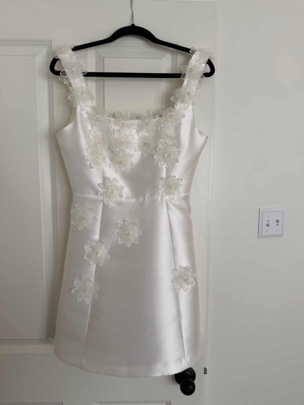 Elliatt White Floral Appliqué Dress
